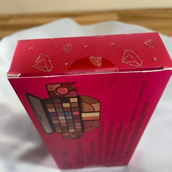 NWT Ulta Beauty “beauty gems” Master Glam 54 Piece Eyes & Face Collection